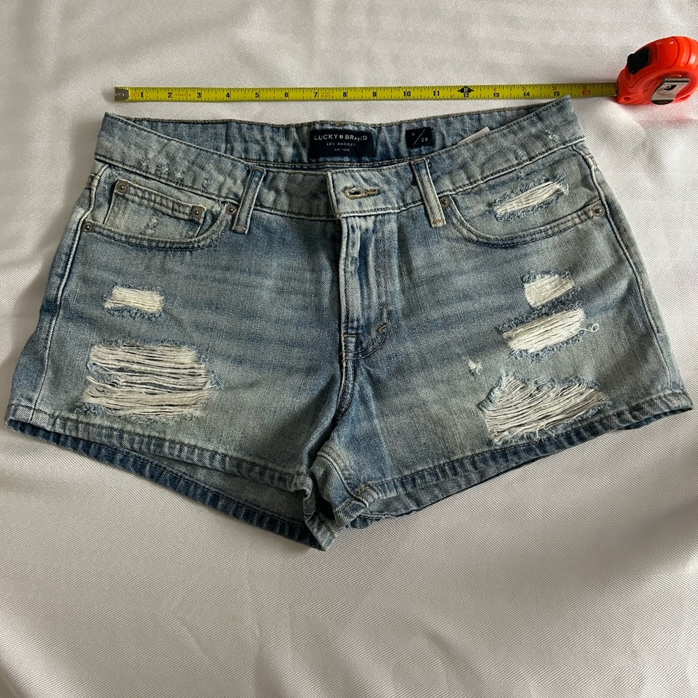 Almost New Lucky Brand Women's Distressed Denim Jean Shorts - Size 6 /28